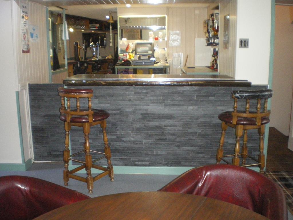 Crown Hotel プスヘリ エクステリア 写真