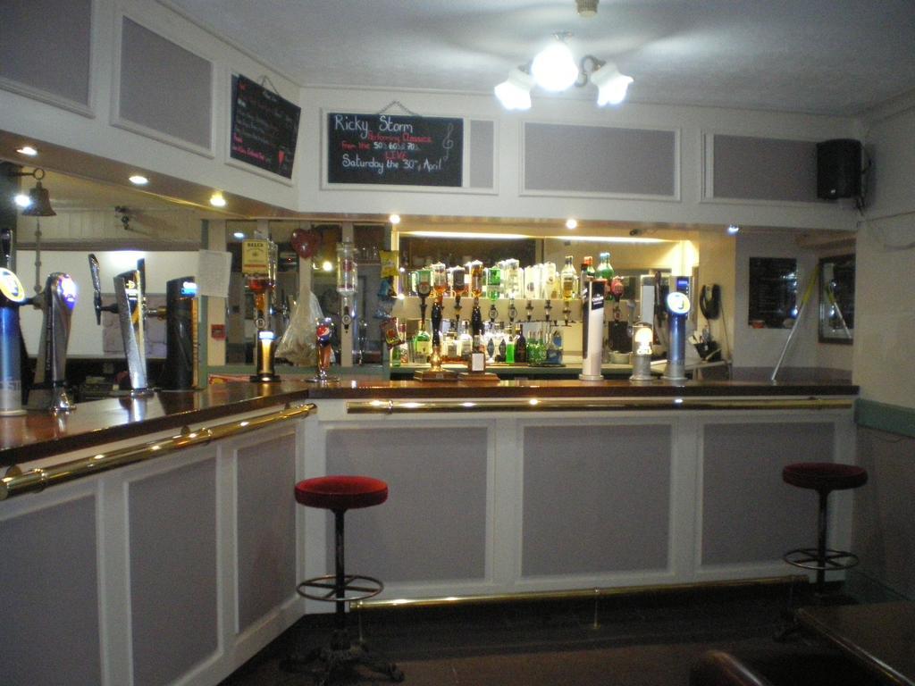 Crown Hotel プスヘリ エクステリア 写真